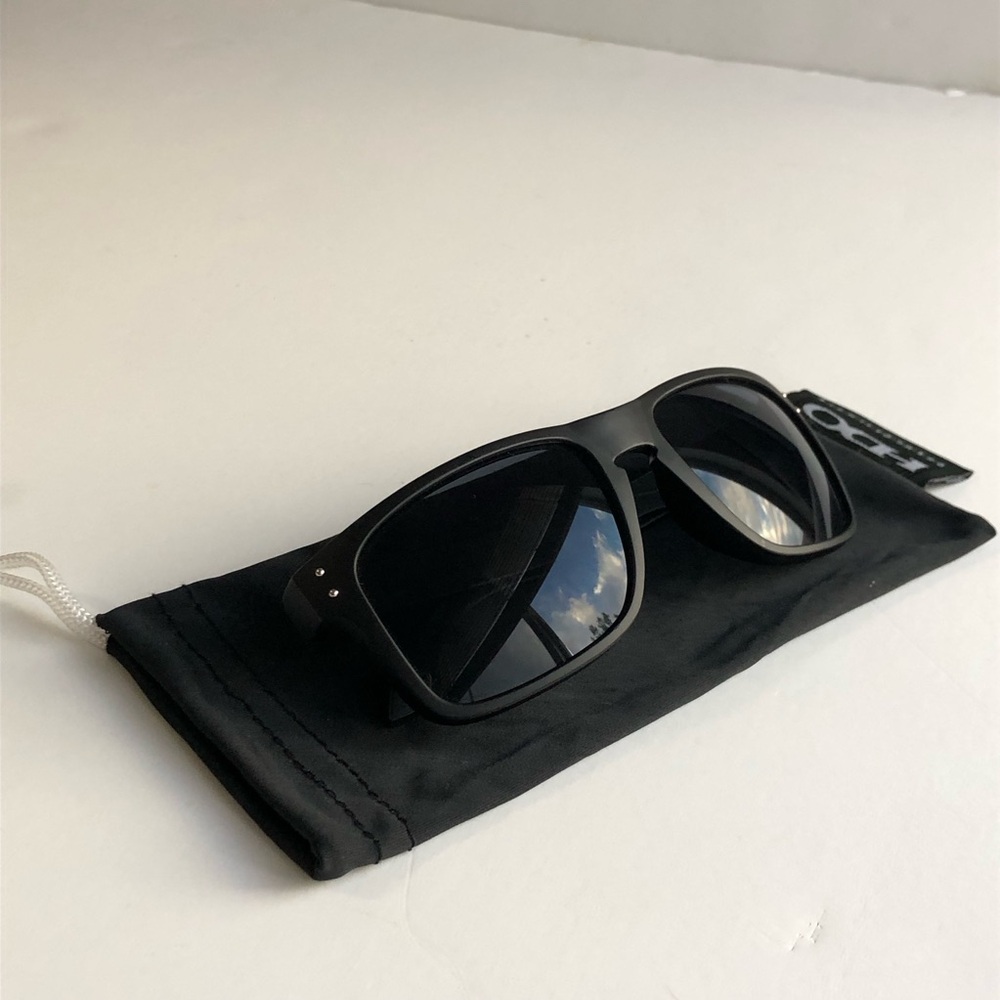 OO9102 Oakley Holbrook Black Matte - Picture 8 of 10